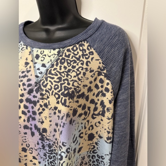 Long Sleeve Leopard Print Top - Picture 6 of 11